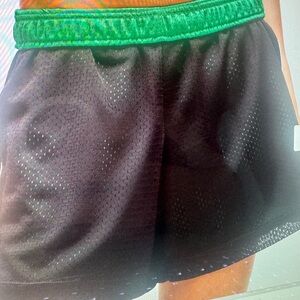 NWT Lululemon Double-Layered Mesh Mid-Rise Short 5" Green Black XL